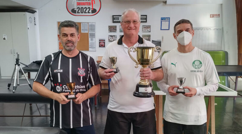 Ronaldo desbanca favoritos e é o novo campeão paulista de Subbuteo