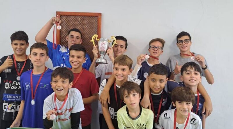 Em casa, Miguel do Suzano levanta o troféu no 4º torneio do circuito AGORA É GOL